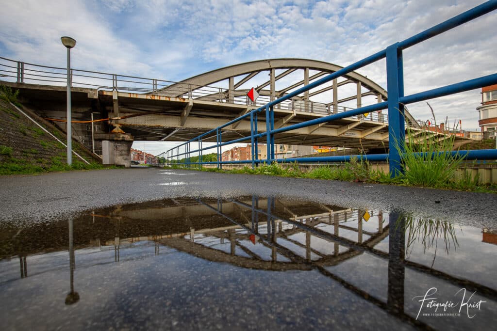 de-brug-van-Menen-over-de-Leie-na-een-regenbui-Menin-Belgie-Belgium