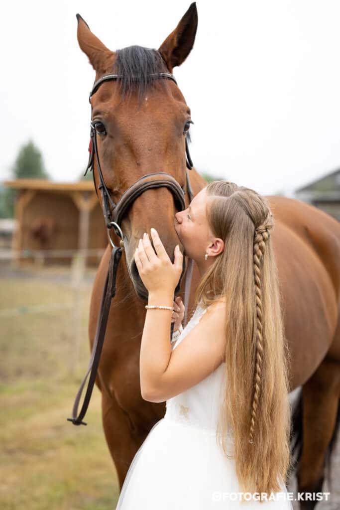 Plechtige communie fotosessie met Paard-FotografieKristMenen (1)