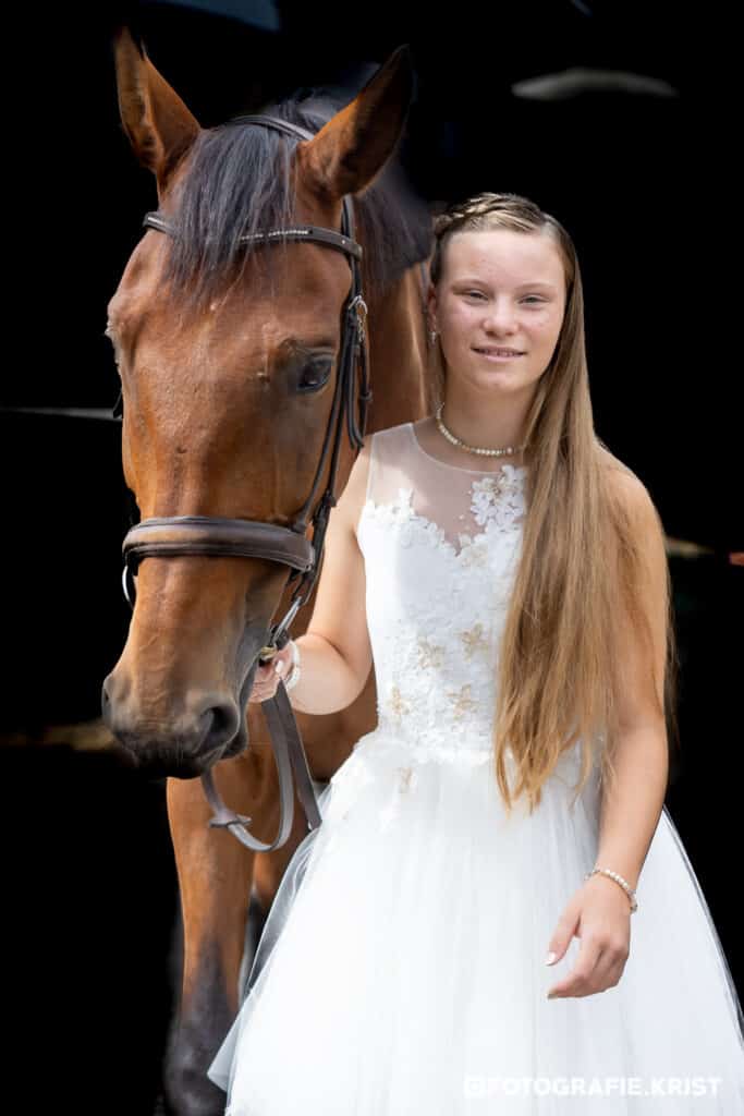 Plechtige communie fotosessie met Paard-FotografieKristMenen (1)