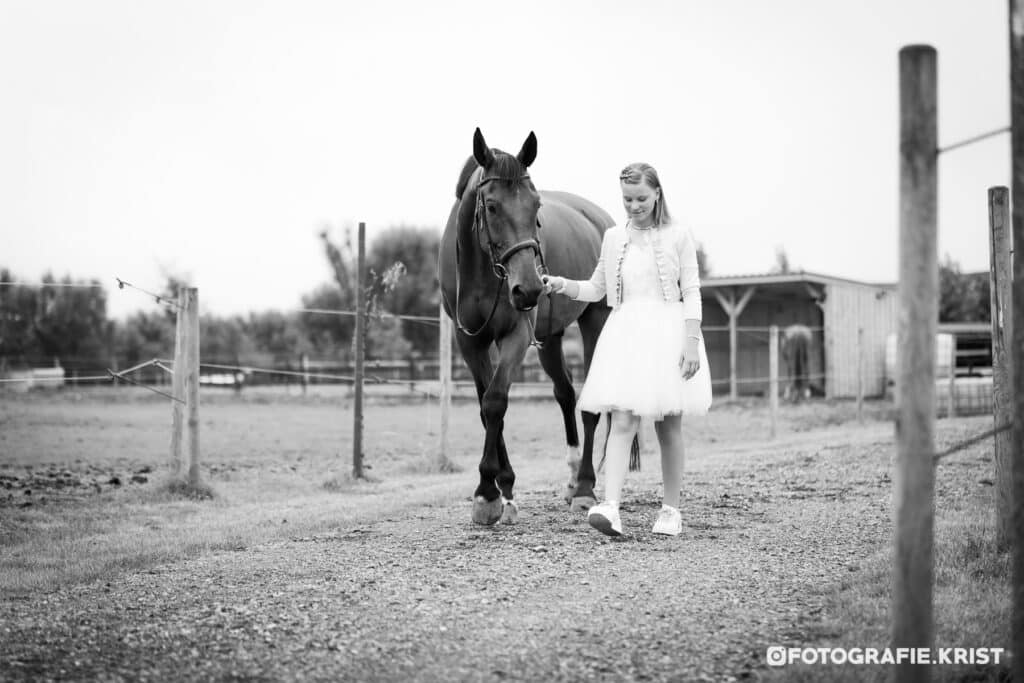 Plechtige communie fotosessie met Paard-FotografieKristMenen (1)