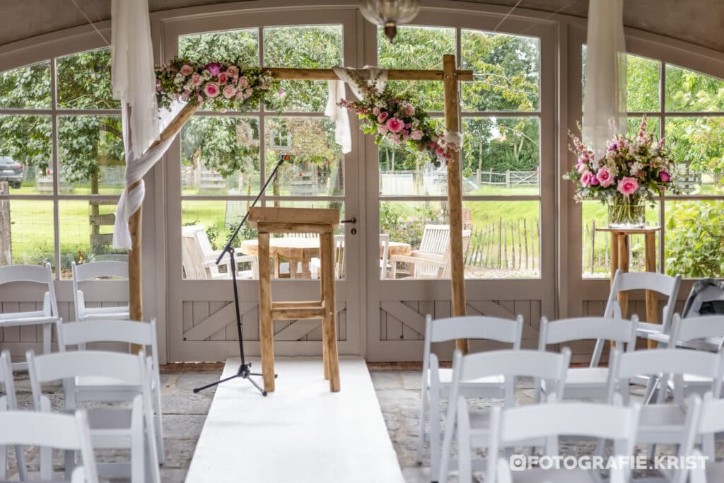 Huwelijk Julie & Mitch - Fotografie Krist - Spegelhof Wervik Bloemen Versiering Bloemstuk