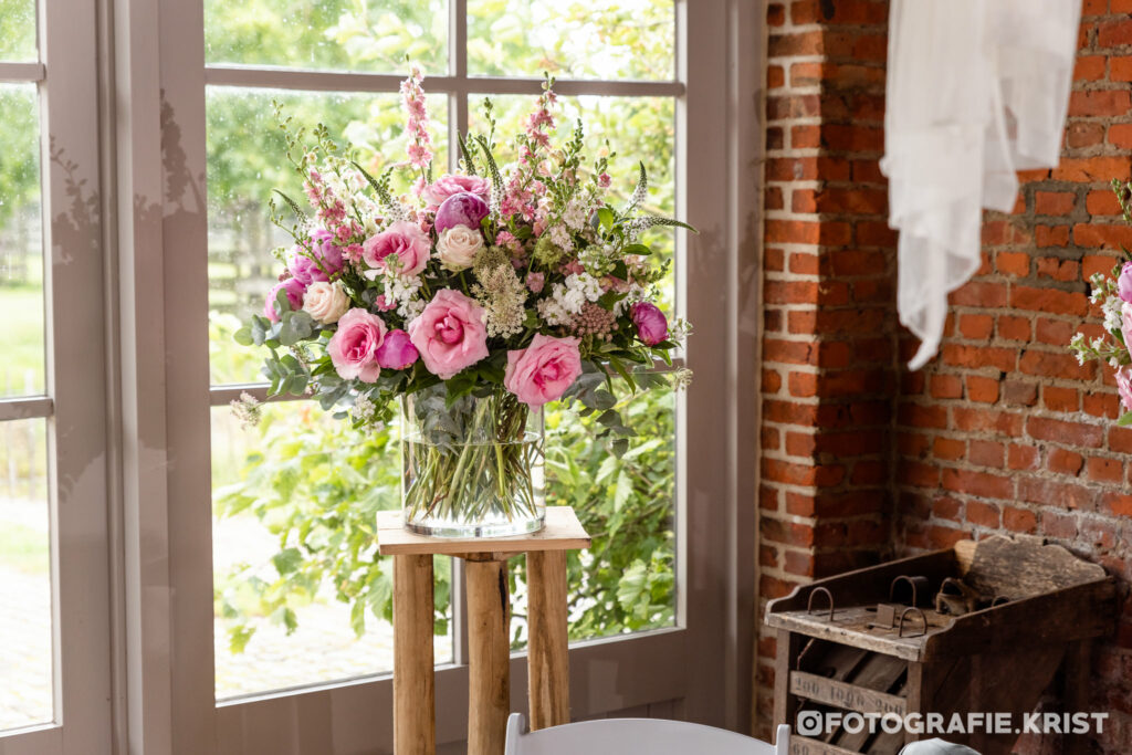 Huwelijk Julie & Mitch - Fotografie Krist - Spegelhof Wervik Bloemen Versiering Bloemstuk