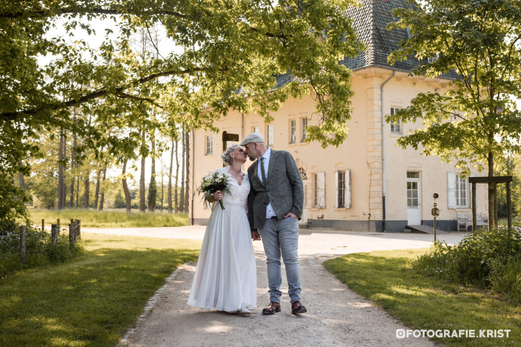 Huwelijk Sofie&Yourick Fotolocatie Kasteelpark Zonnebeke - FotografieKrist